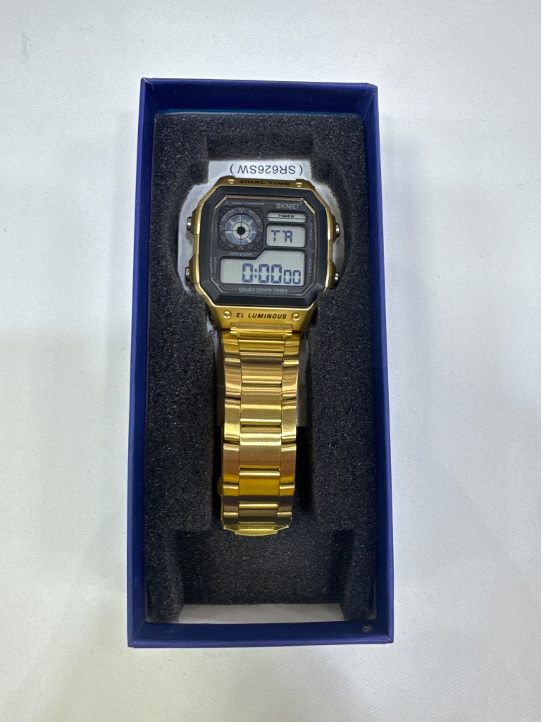 Reloj digital SKMEI dorado