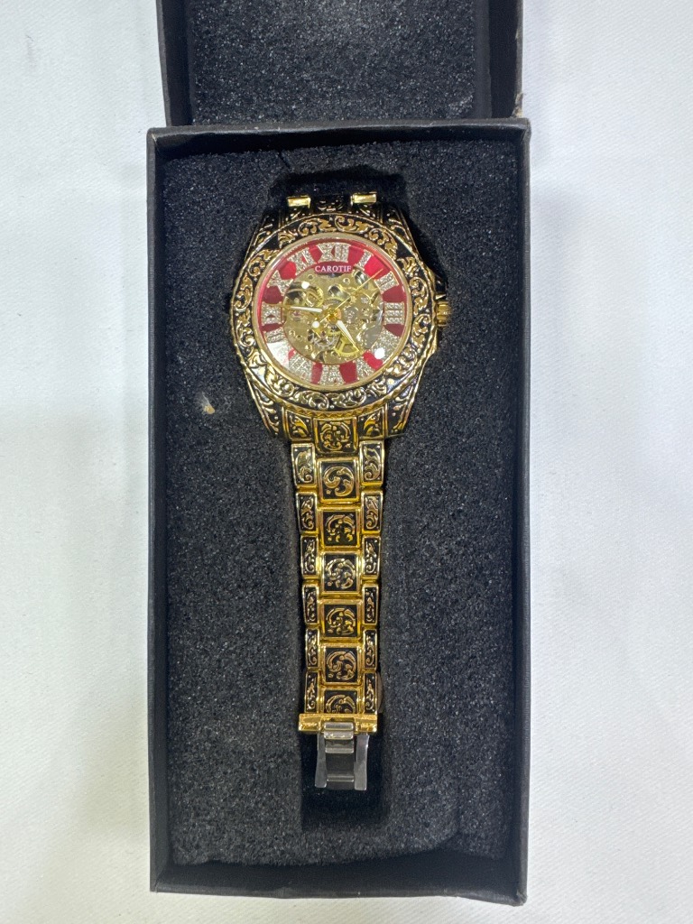 Reloj de pulsera Carotif modelo CAROTIF esqueleto dorado con esfera roja